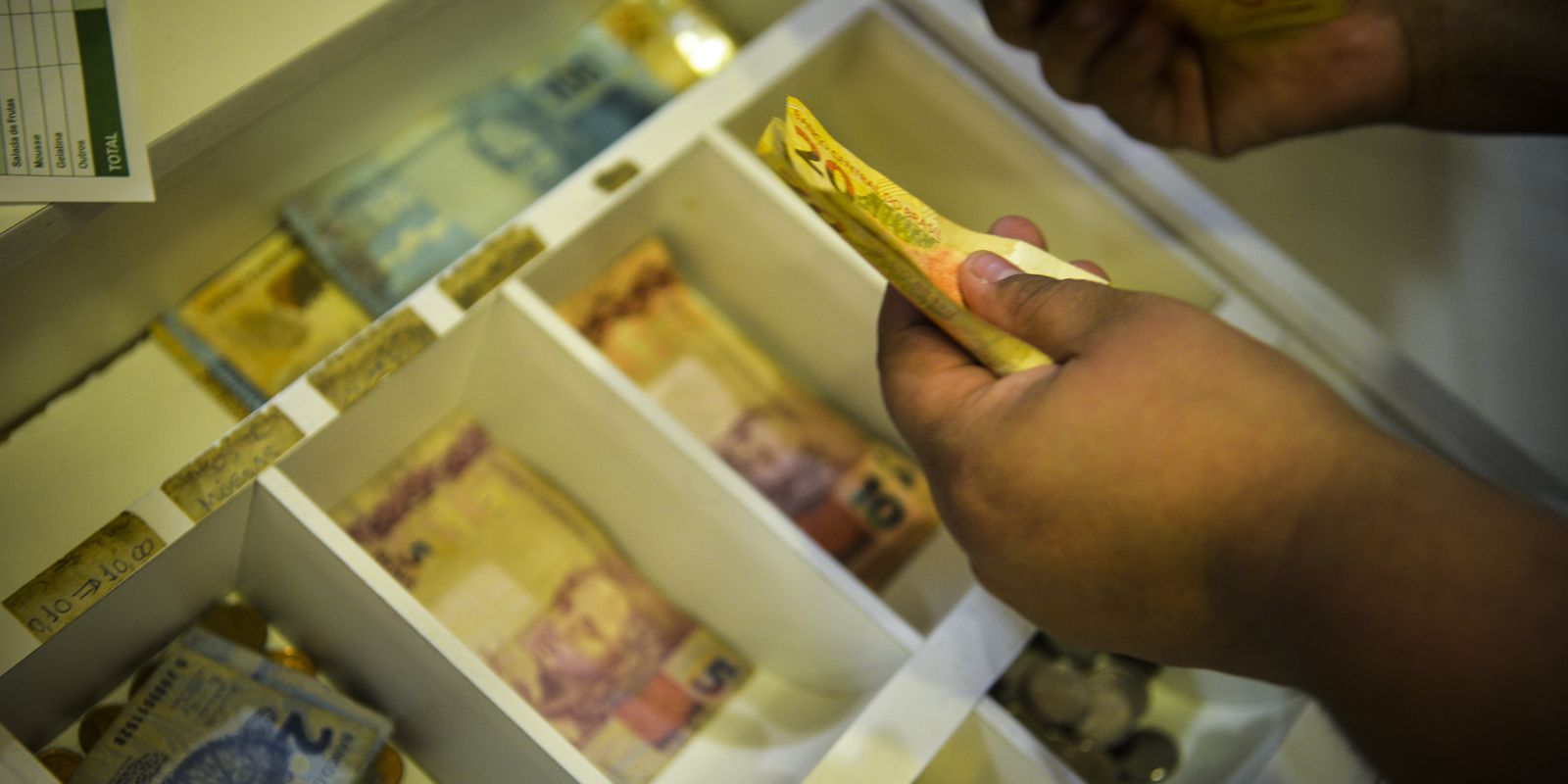 Nascidos em novembro e dezembro já podem sacar o abono salarial