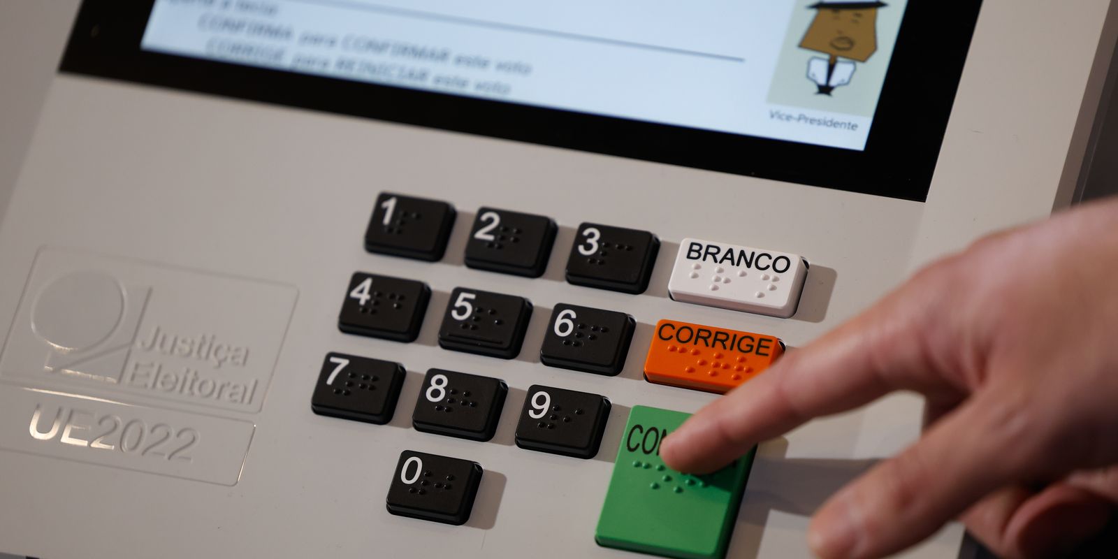 TRE-RJ orienta eleitores a consultarem seus locais de votação atualizados