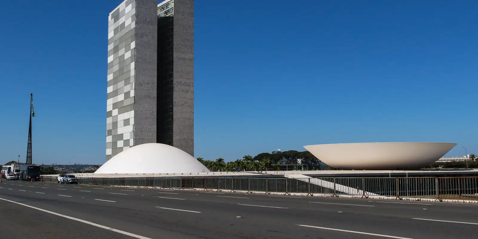 Congresso adia votação de medida que isenta a taxa das blusinhas