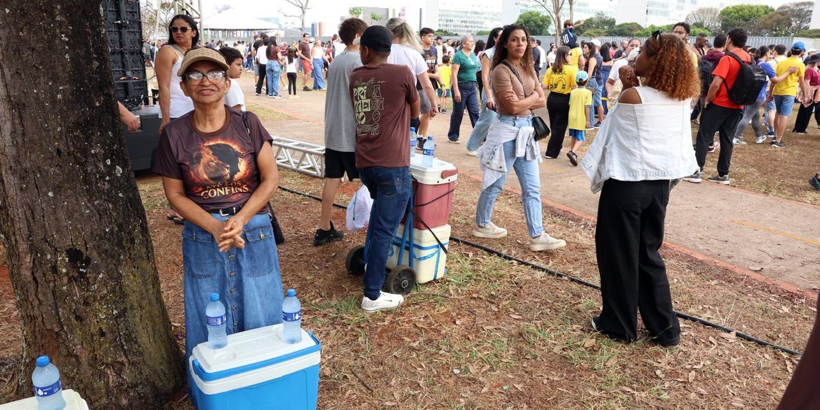 Ambulantes no 7 de Setembro buscam renda extra na Esplanada dos Ministérios