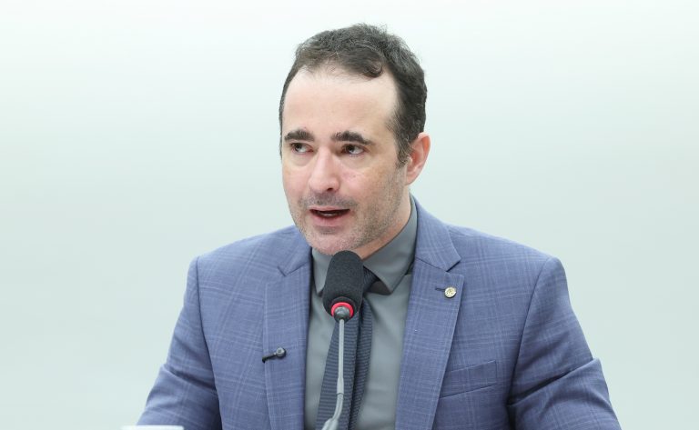Comissão aprova criação do Auxílio Mãe Atípica no valor de R$ 600