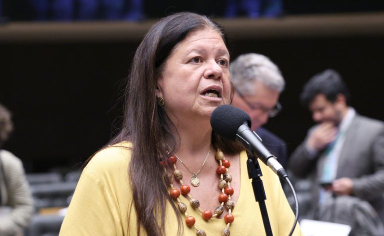CCJ aprova projeto que garante justiça gratuita a pessoas com câncer