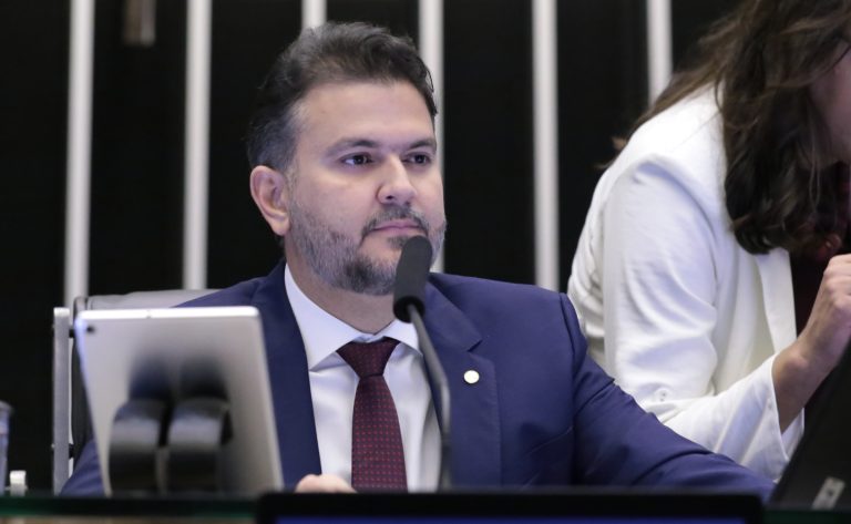 Projeto aprova isenção de impostos para tecnologia assistiva