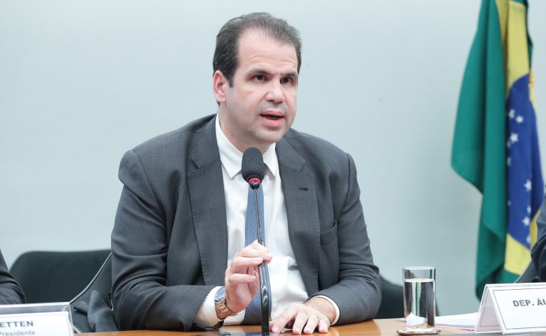 CCJ aprova desembarque fora do ponto para mulheres e idosos à noite