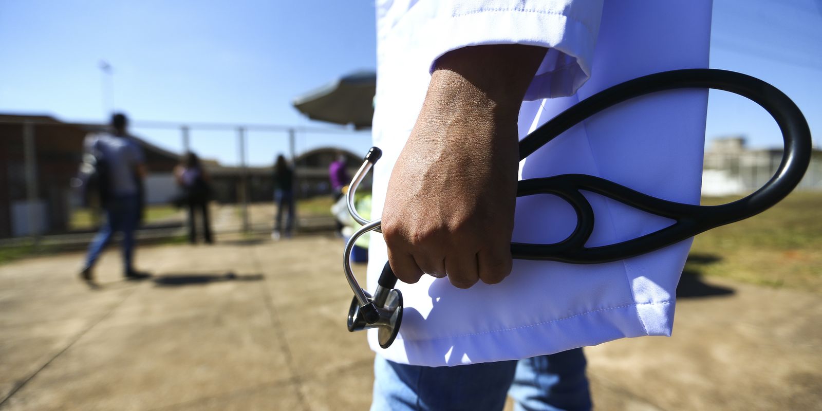 Enamed 2026 avalia estudantes de medicina neste domingo em todo o Brasil