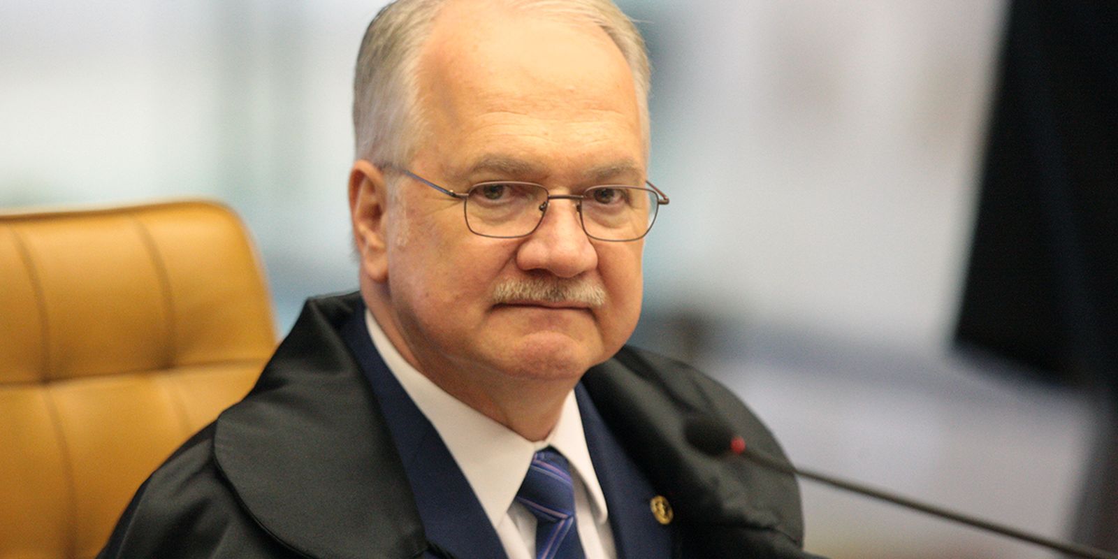 Fachin dá 24 horas para Mendonça retirar sigilo total do caso Master