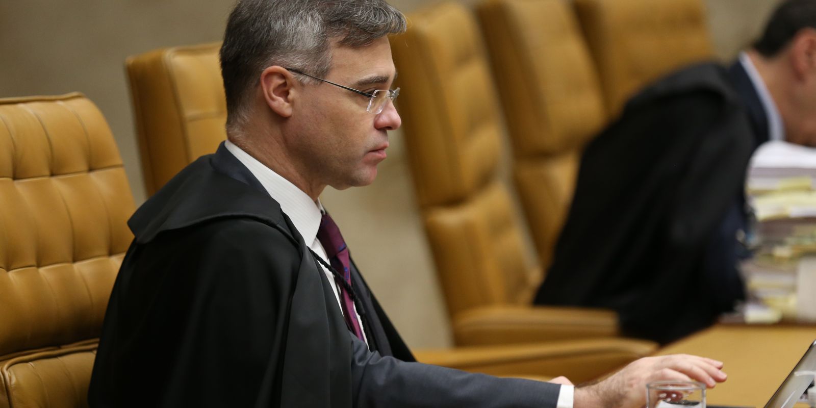 Ministro André Mendonça retira o sigilo de quase 40 processos no STF