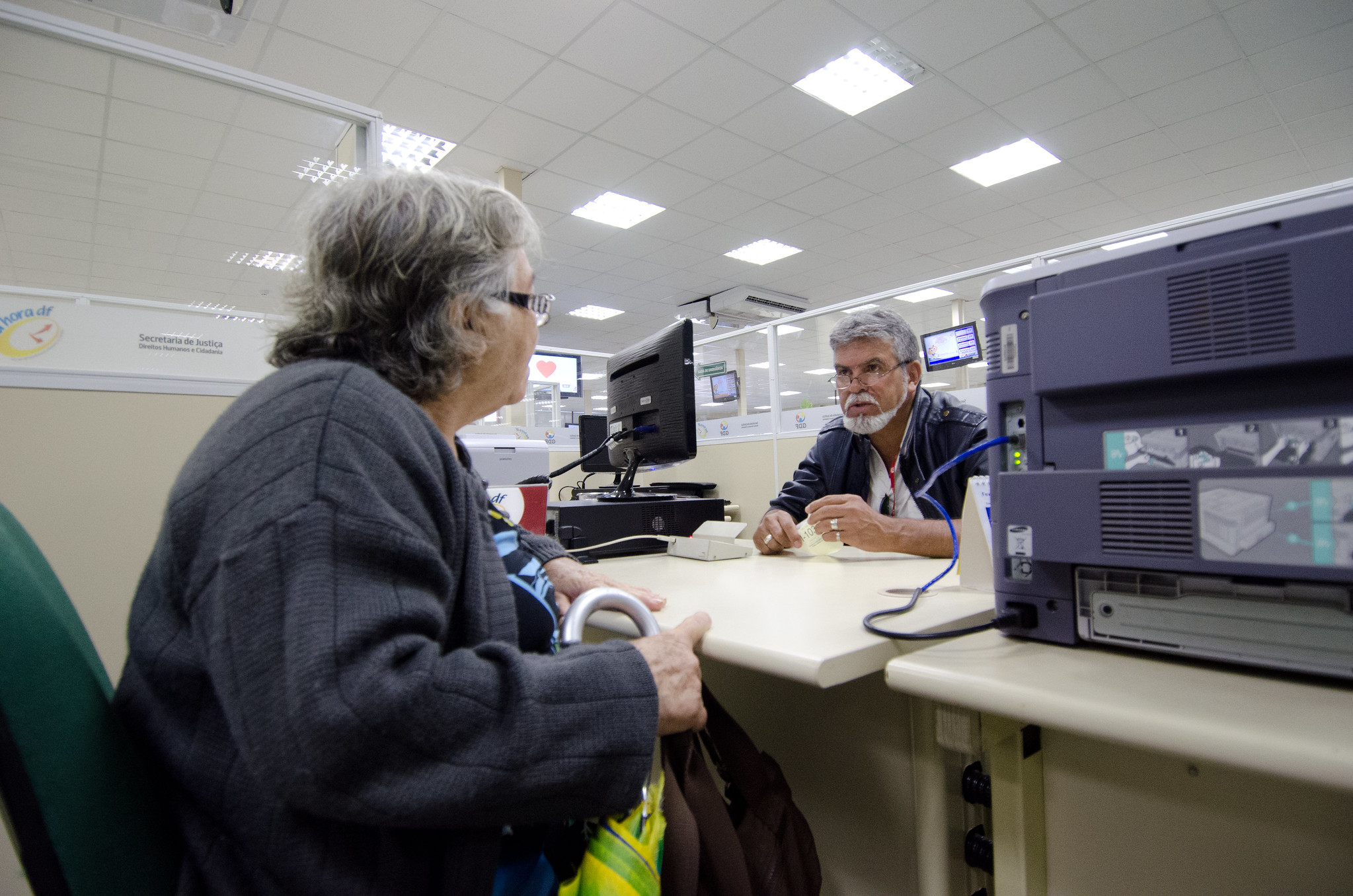 Projeto prevê atendimento a idosos em espaços exclusivos em órgãos públicos