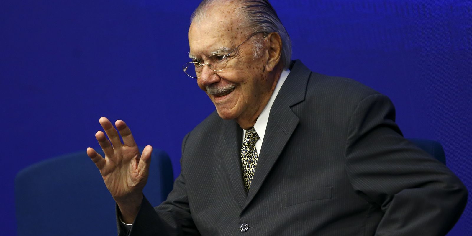 Ex-presidente José Sarney é internado com pneumonia em São Paulo