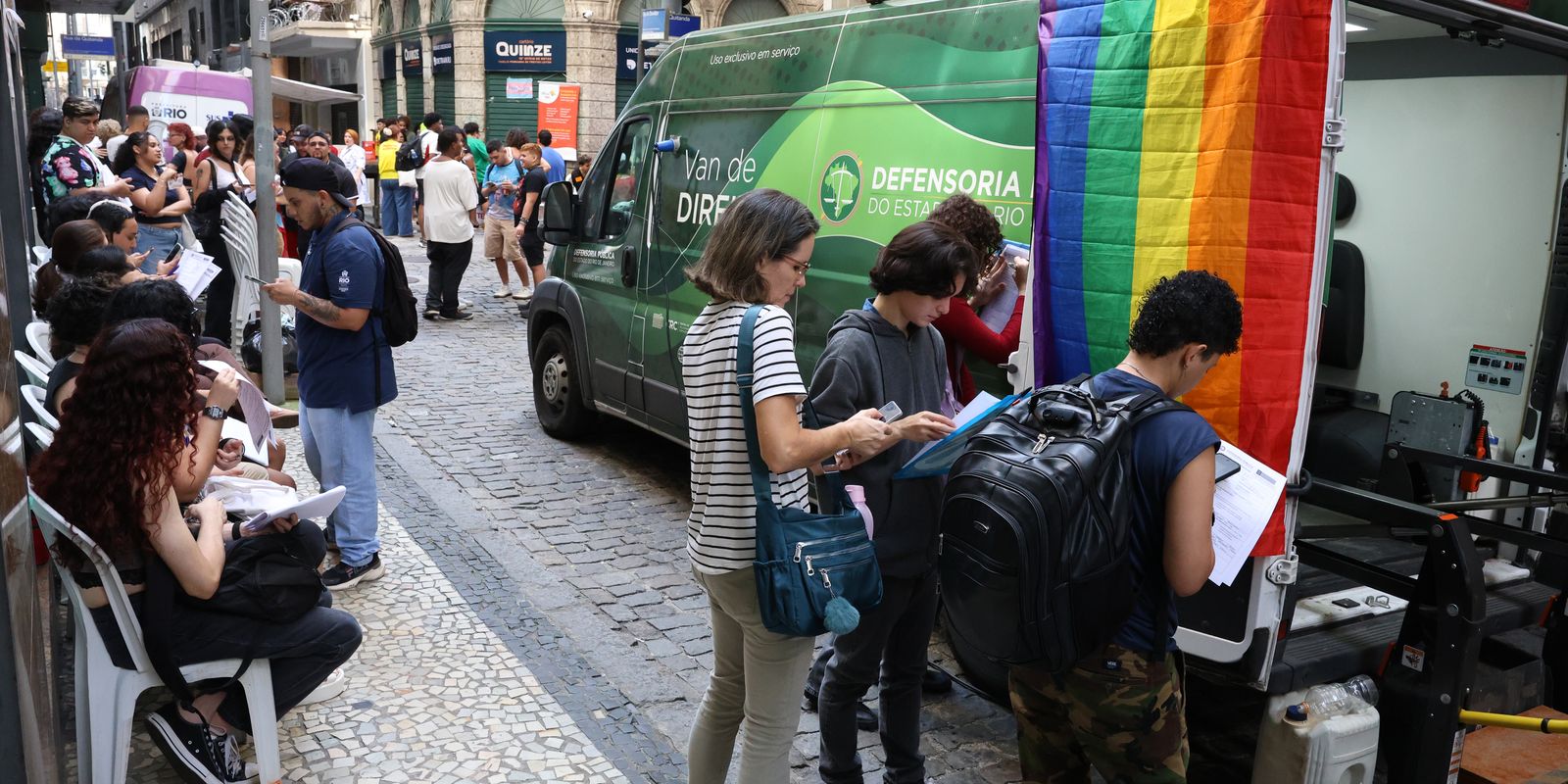 Marcha Trans & Travesti reúne ativistas no Rio em defesa da democracia