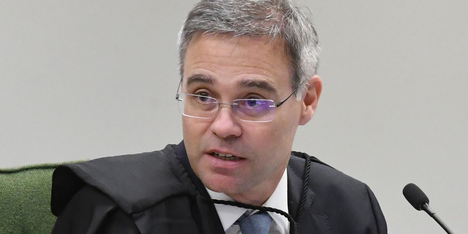 Julgamento no TSE avalia remoção de posts sobre Flávio Bolsonaro