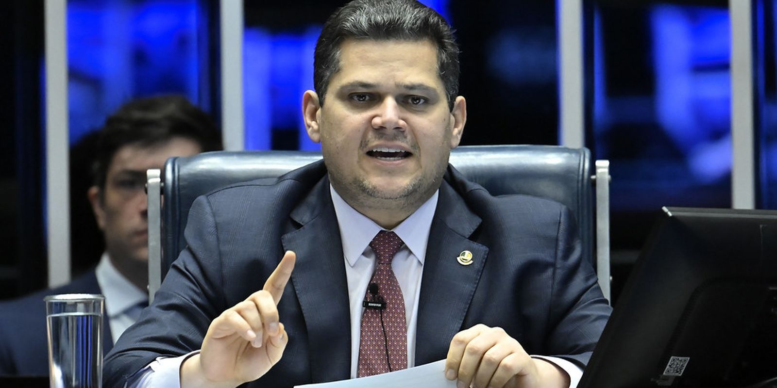 Davi Alcolumbre define cronograma para votação do fim da escala 6x1 no Senado