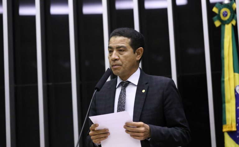 Câmara aprova política nacional de letramento digital para pessoas idosas