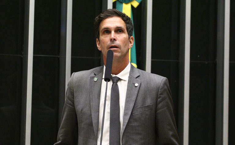 Projeto de lei veda desligamento de jovens atletas durante o ano escolar