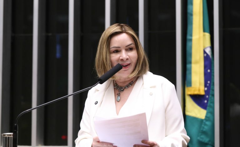 Comissão aprova novas regras para proteger vítimas de violência nas escolas