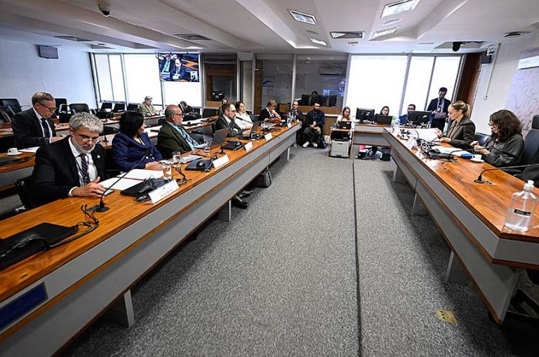 Conselho aprova parecer que apoia a regulação de mercados digitais