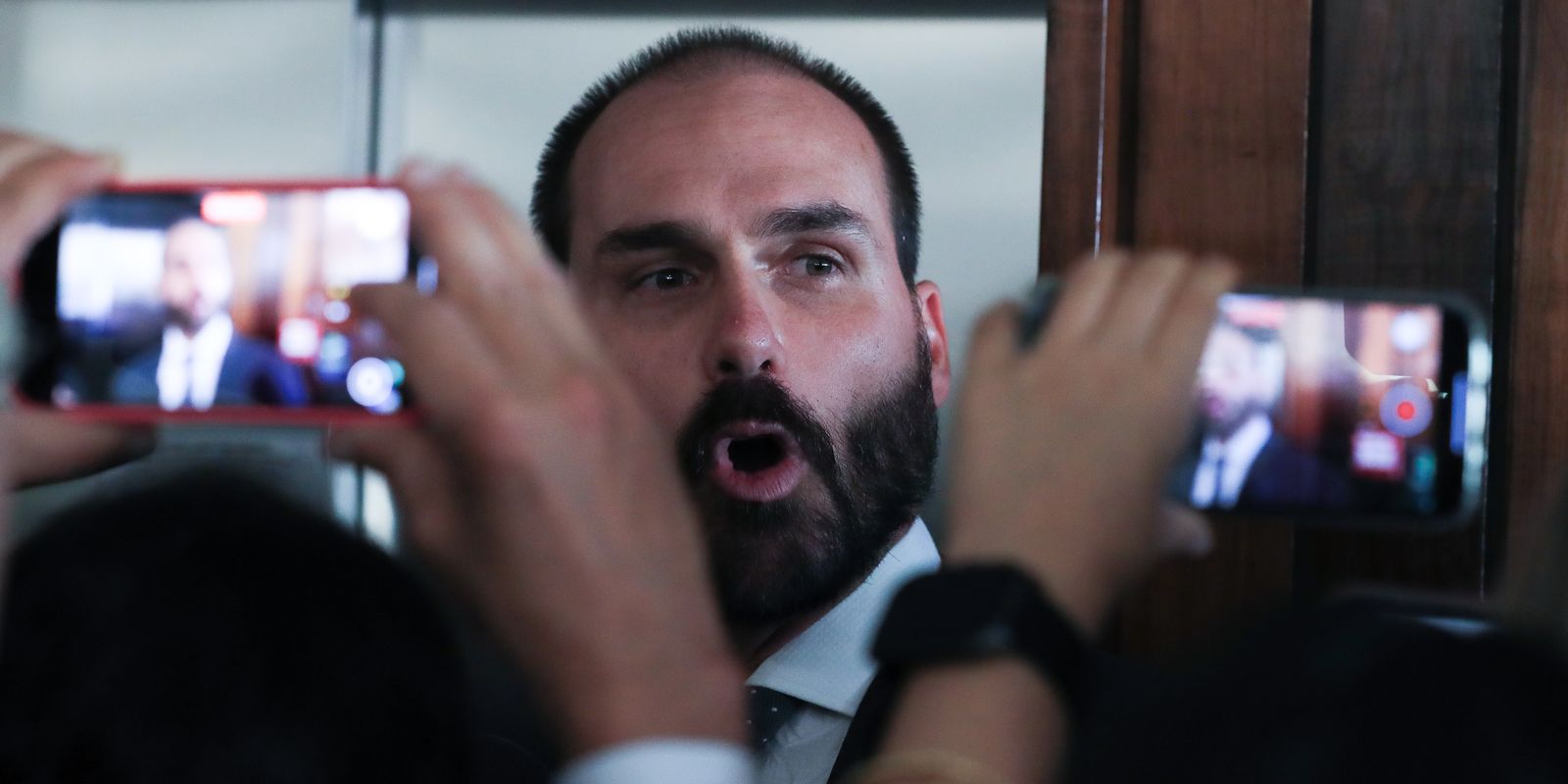 Eduardo Bolsonaro tem mandado de prisão registrado no sistema nacional