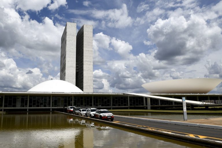 Renovação do senado atinge 74% com novos nomes para 2027