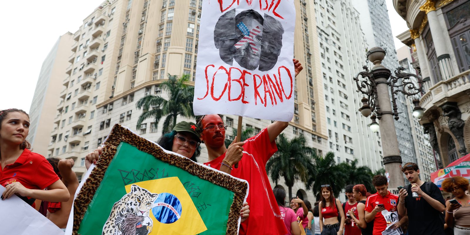 Estudantes protestam no Rio e defendem voto em Lula nas eleições de 2026
