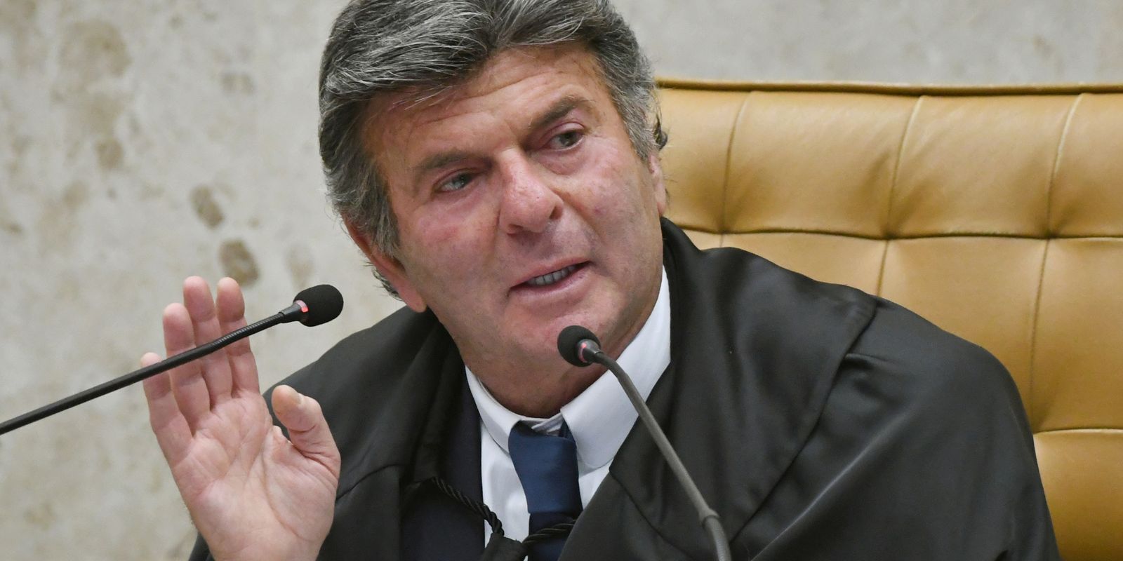 Luiz Fux cobra posicionamento da AGU sobre liberação das bets no STF