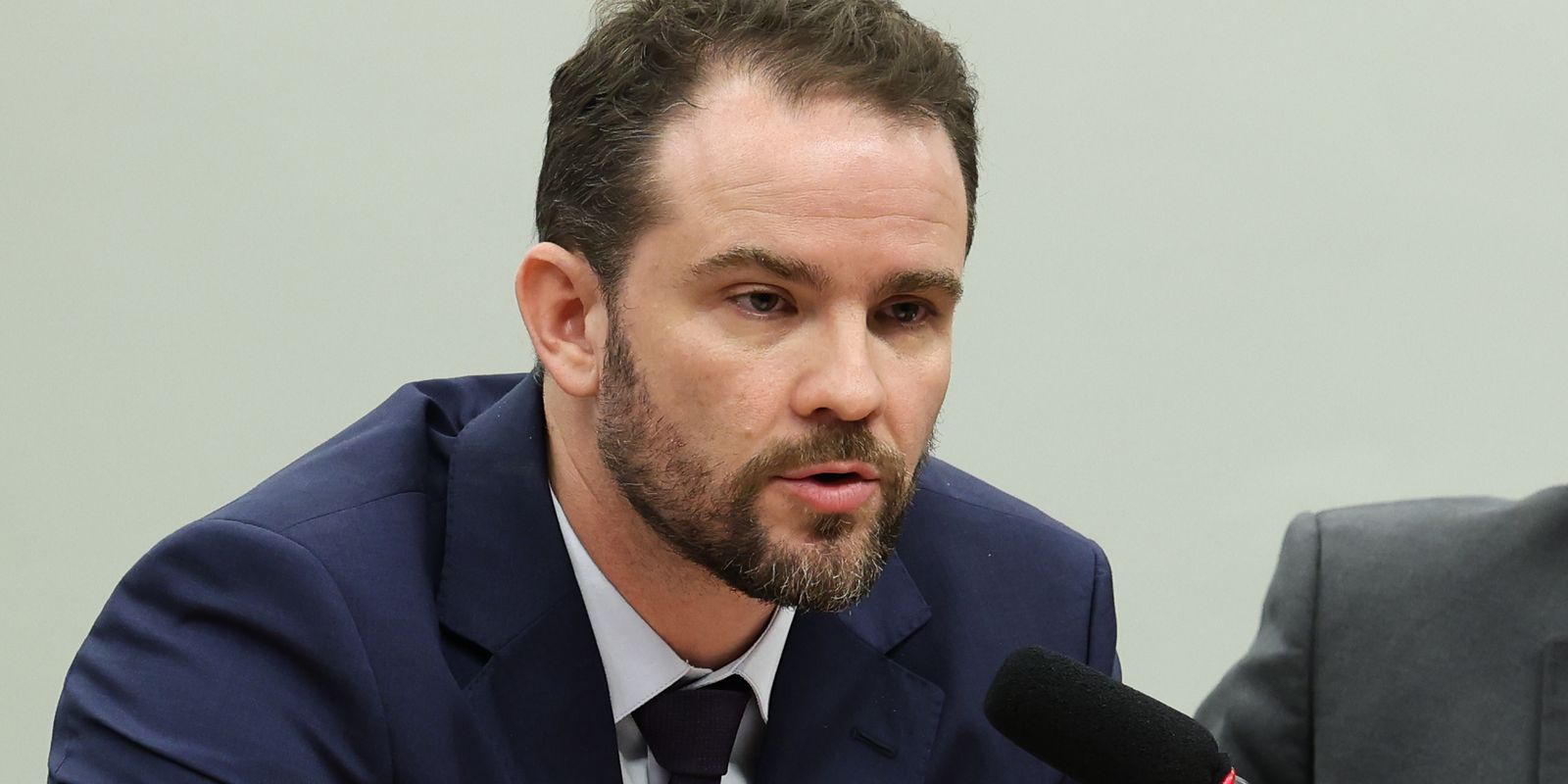 Governo vai buscar meta fiscal por meio de diálogo, afirma Dario Durigan