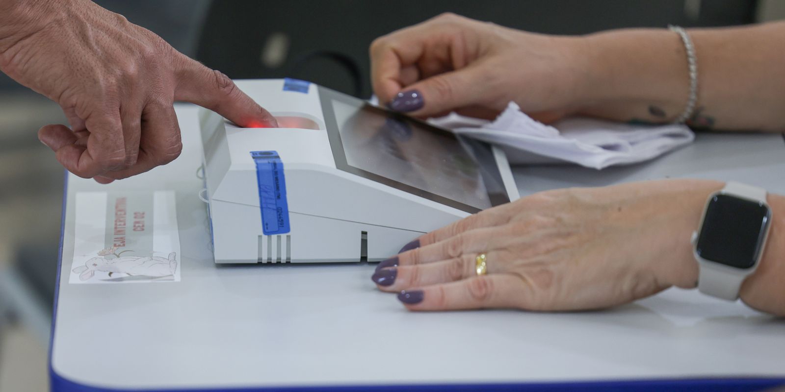 Zanin esclarece que novo horário de votação vale só para urnas abertas