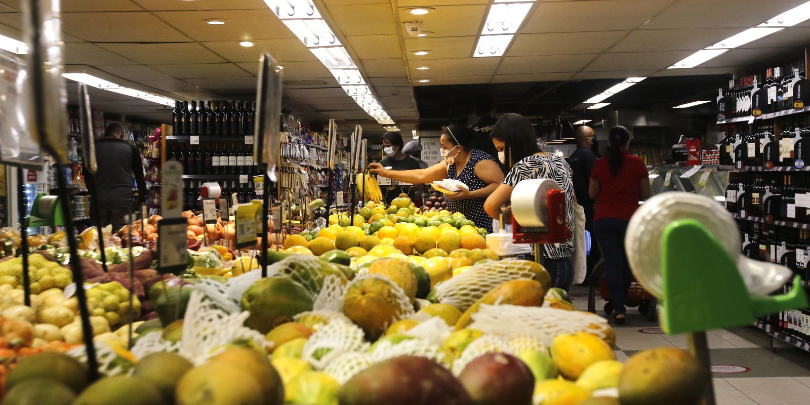 INPC acumula alta de 4,29% em 12 meses e serve de base para salários