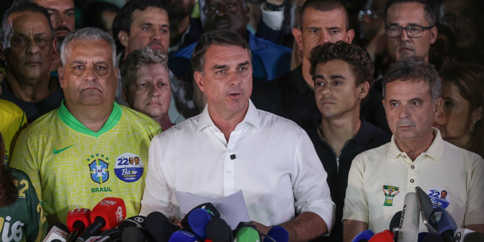 PF investiga a fuga de Flávio Bolsonaro para os EUA após ordem do STF