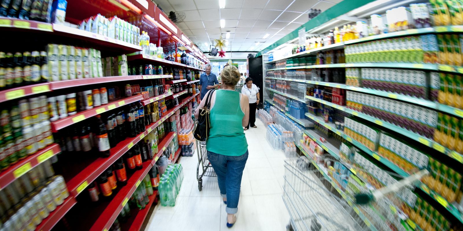 Produção industrial brasileira recua 0,6% em agosto, aponta IBGE