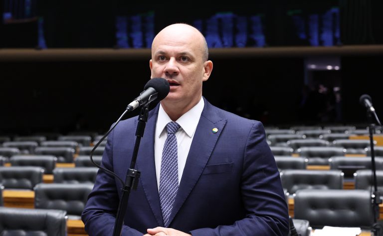 Projeto de lei atualiza regras para o crime de perseguição no ambiente digital