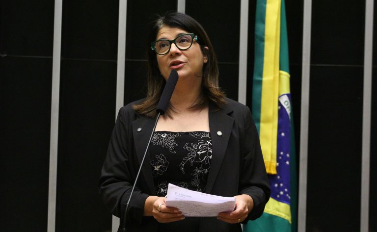 Projeto cria identificação para cuidador familiar atípico no brasil