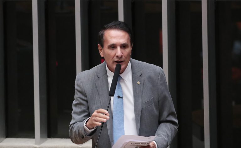 Projeto na Câmara cria política de rastreabilidade bovina para pequenos produtores