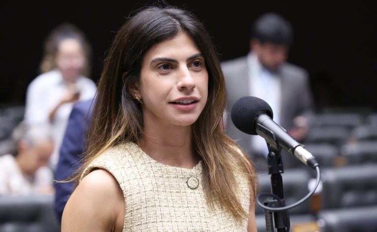 Projeto quer intimar devedor de pensão alimentícia por aplicativo de mensagem