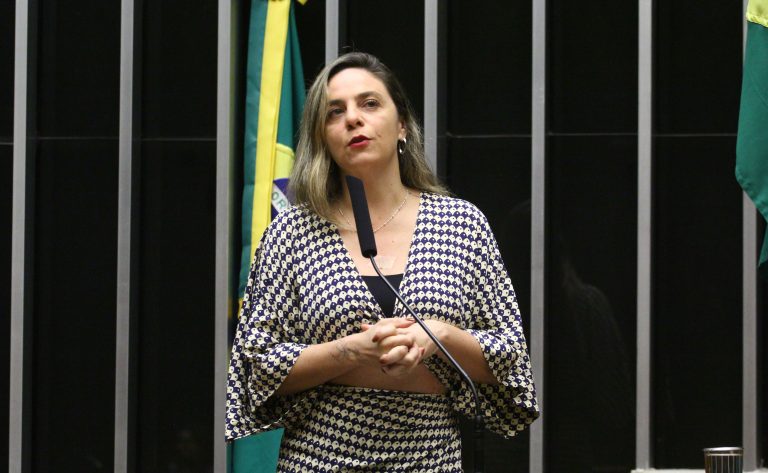 Projeto restringe compra de celulose branqueada pelo governo federal