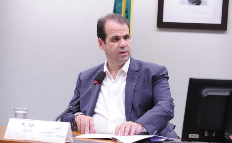 Projeto de lei propõe etiquetas com indicação de cores para auxiliar o daltonismo