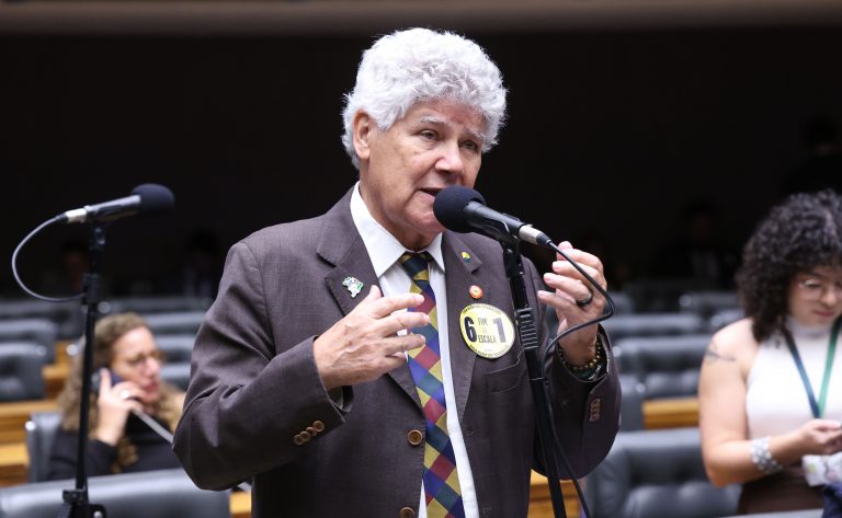 Proposta vincula vagas de estacionamento para idosos ao tamanho da população local