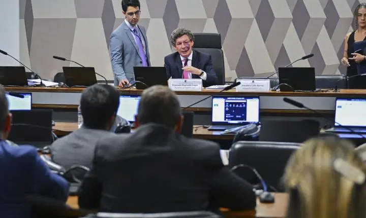 Ajustes no texto adiam votação da medida provisoria da taxa das blusinhas