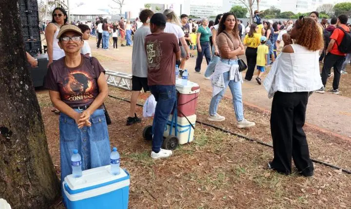 Ambulantes no 7 de Setembro buscam renda extra na Esplanada dos Ministérios