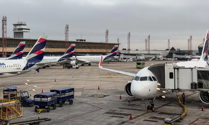 Anvisa atualiza normas de segurança sanitária em aviões e aeroportos