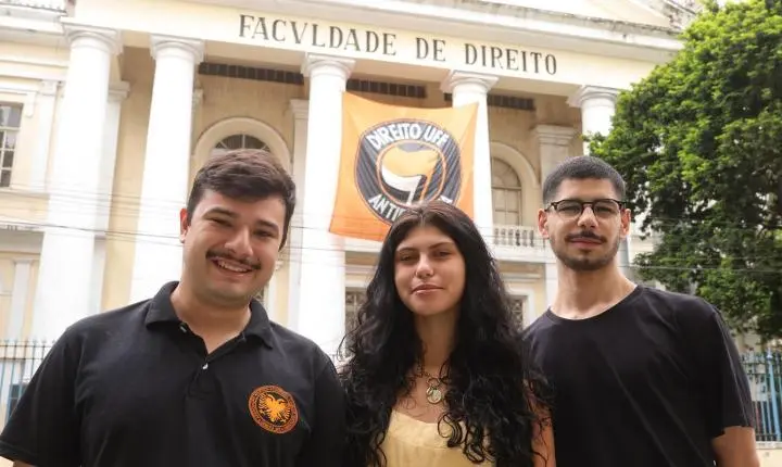 Protesto de estudantes da UFF em Niterói deu início à mobilização pró-Lula