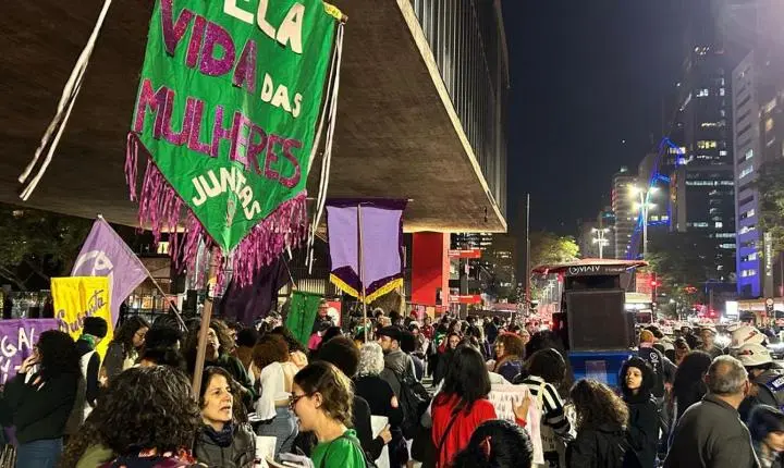 Ato na Avenida Paulista defende manutenção de norma sobre aborto legal em casos de estupro