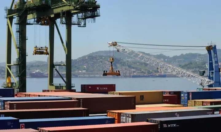 Balança comercial registra superávit de US$ 7,4 bilhões em agosto