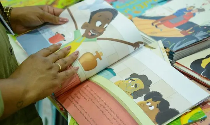 Bienal nas Escolas adota clima da Copa do Mundo para fomentar a leitura no Rio de Janeiro