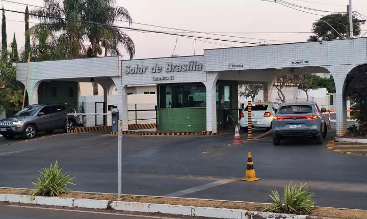 Defesa de Bolsonaro solicita ao STF permissão para visita de Milei em prisão domiciliar