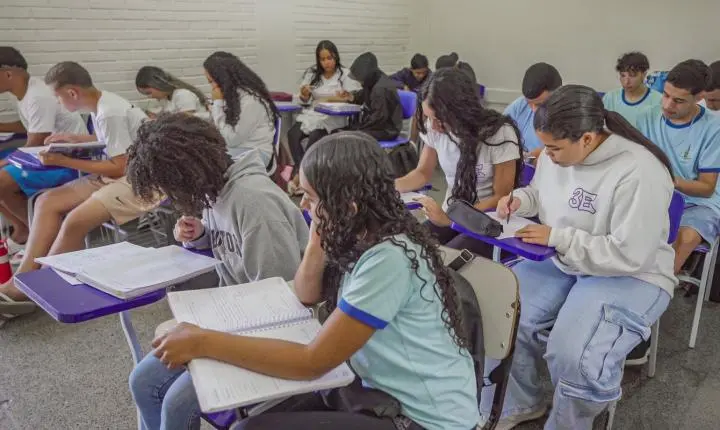 Resultados do Pisa 2025 mostram estabilidade no desempenho escolar do Brasil