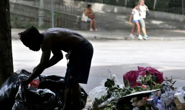 Violência contra a população de rua no Brasil: 150 mil agressões registradas em uma década