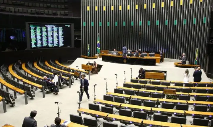 Câmara dos Deputados aprova MP que exige exame para o exercício da medicina