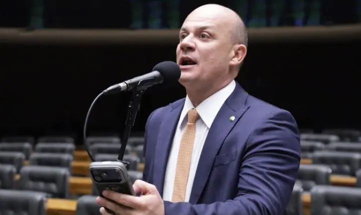 Câmara aprova novo tempo de serviço para policiais militares e bombeiros