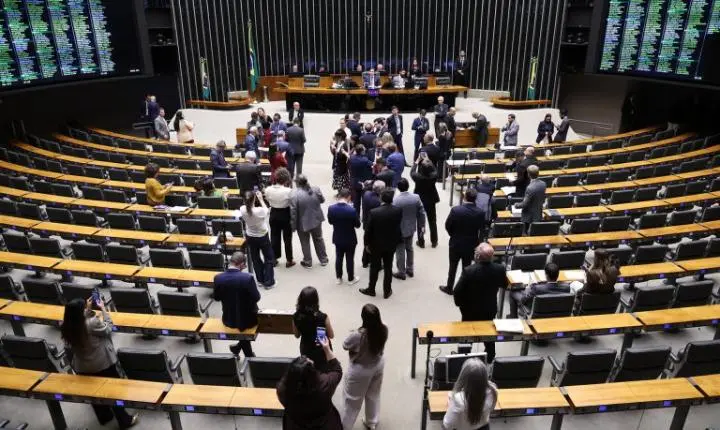 Câmara dos Deputados pauta votação de propostas, incluindo programa para pessoas com epilepsia
