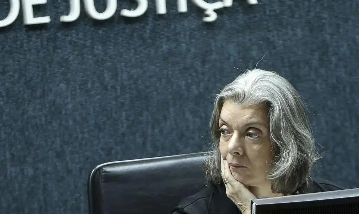 Cármen Lúcia, do STF, vota para reverter flexibilização da Lei da Ficha Limpa